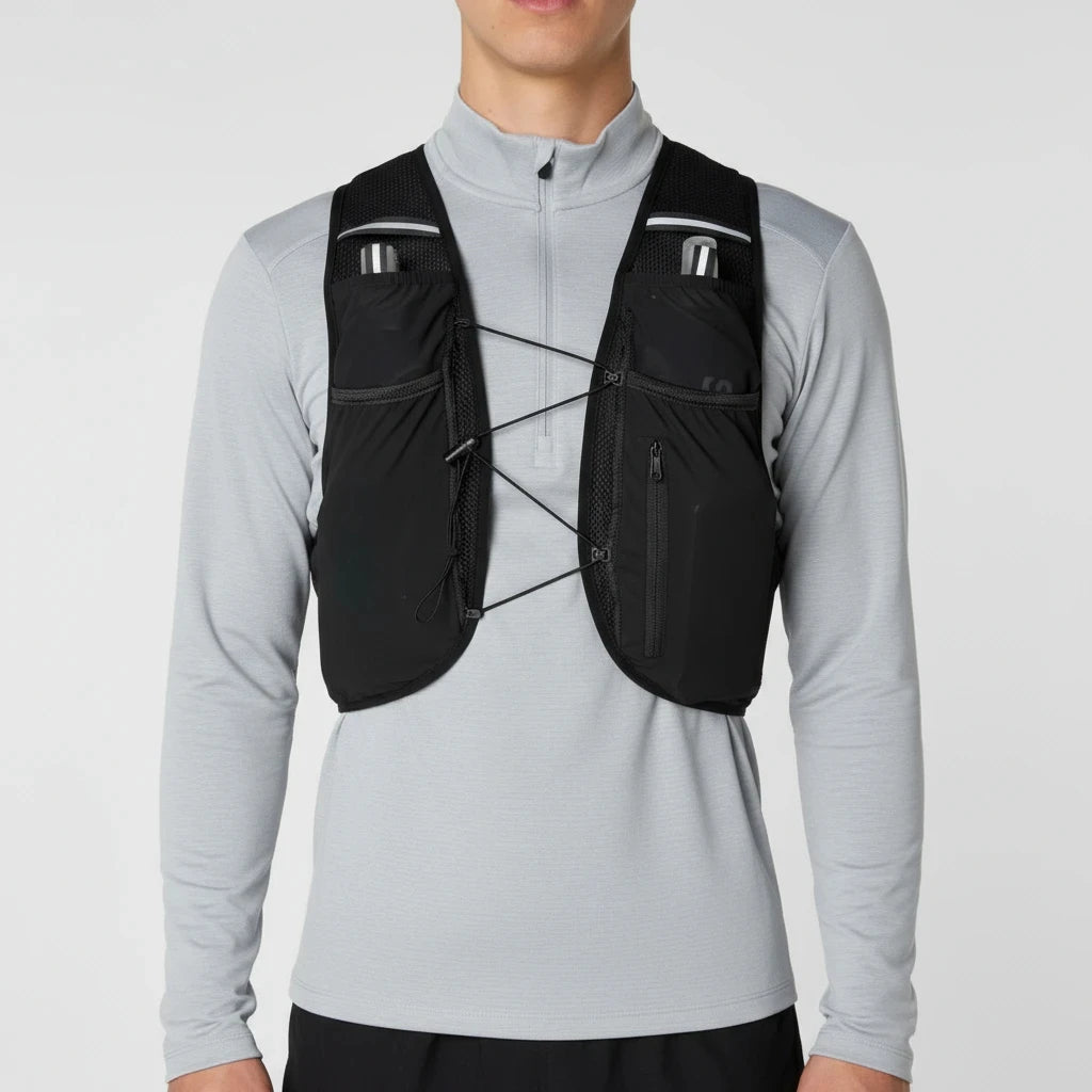Sprinta Løbevest Air med soft flasker i frontlommerne – ultralet unisex løbevest med perfekt pasform, ideel til hverdagsløb, træning og maraton.