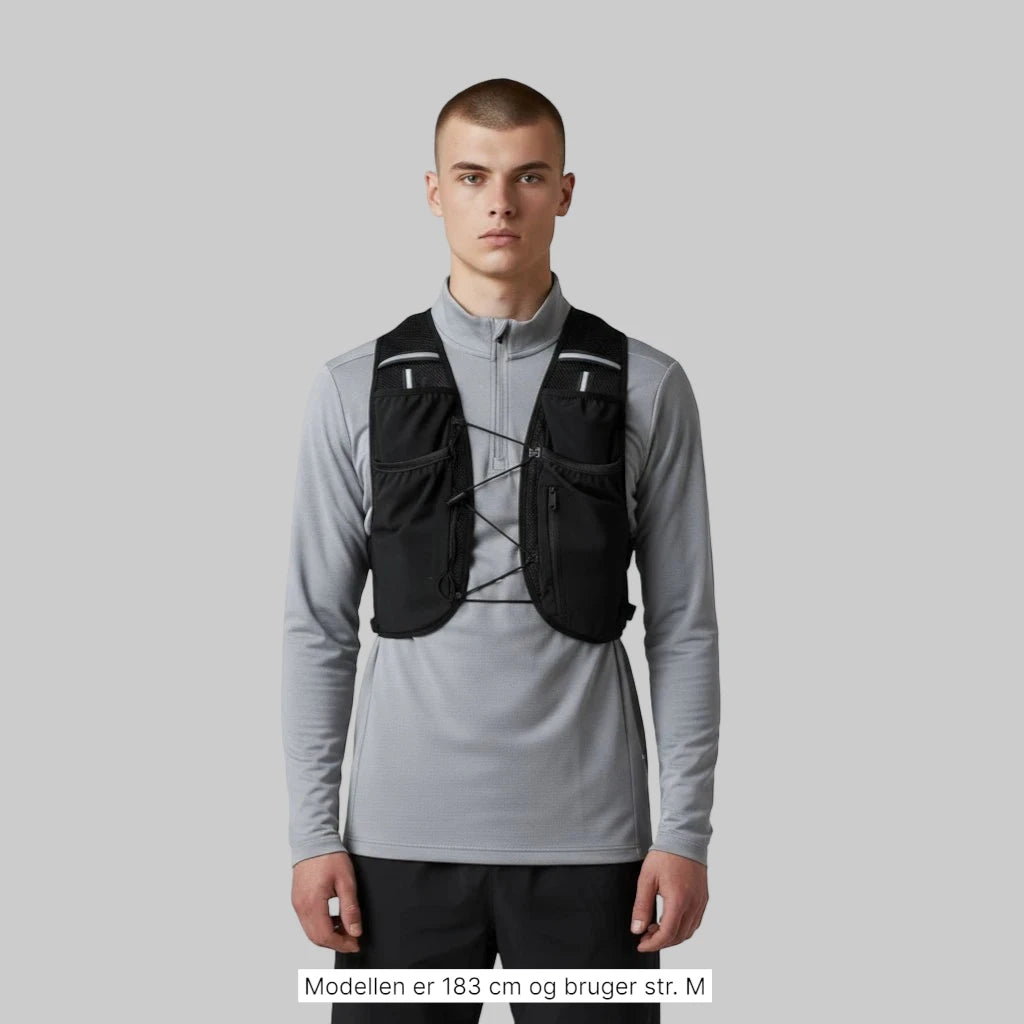 Mand iført Sprinta Løbevest Air i sort set forfra – pasform og frontlommer.