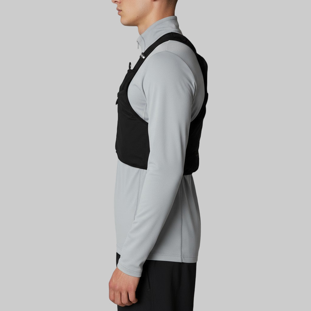 Løbevest set fra siden på mand iført grå langærmet trøje