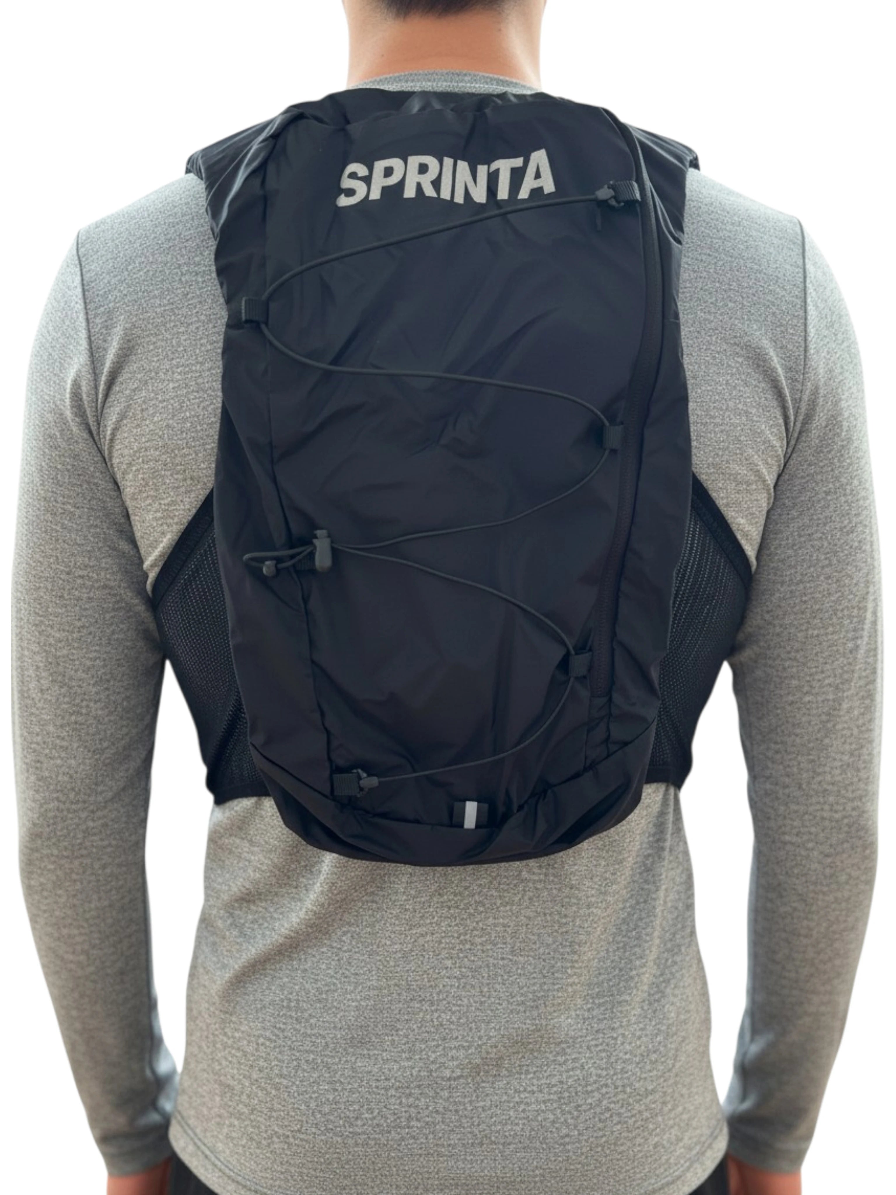 Sprinta løbevest set bagfra på model