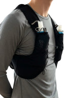 Sprinta løbevest på model set fra skrå vinkel