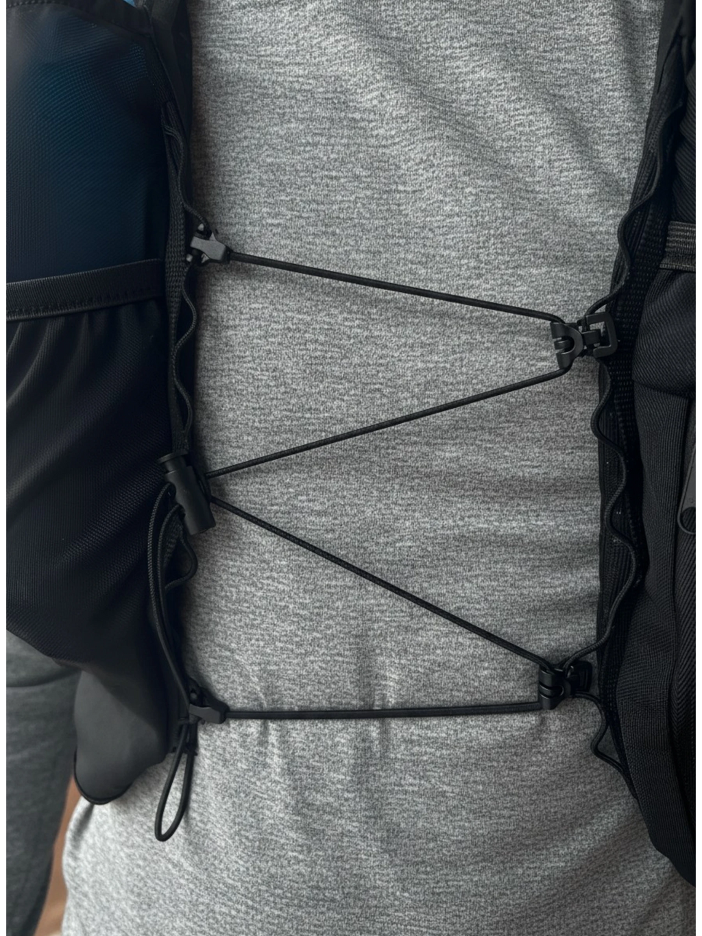 Detalje af justerbart snøresystem på Sprinta løbevest