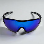 Sprinta Performance løbebriller med blå spejllinse – aerodynamiske sportsbriller med sort stel og fuld linse, der giver skarpt udsyn, let pasform og maksimal komfort under løb og træning