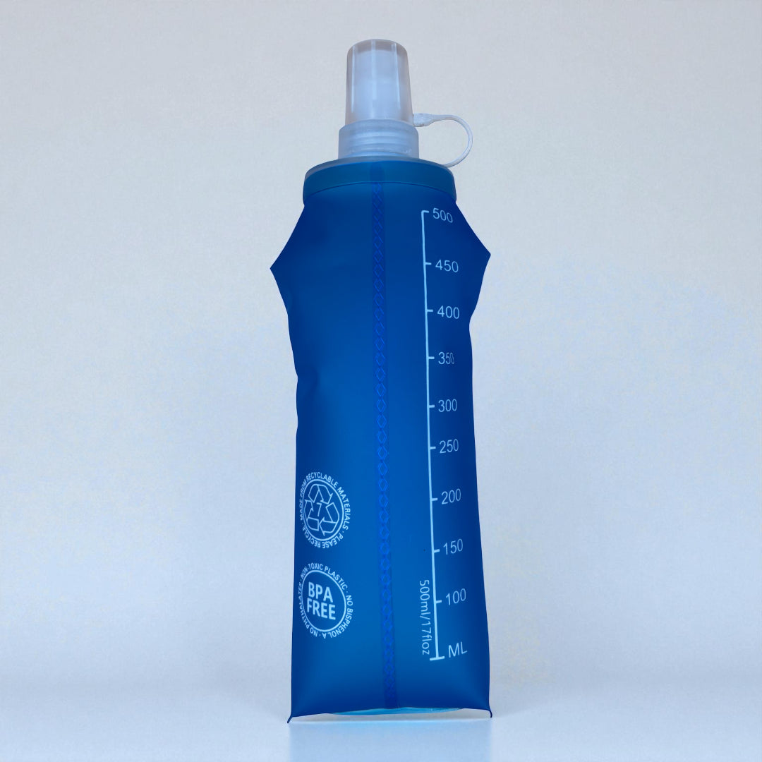 Sprinta Soft Flask 500 ml i blå med måleindikator og BPA-fri mærkning – fleksibel og genanvendelig drikkeflaske til løb og træning, let at folde sammen og nem at bruge i farten