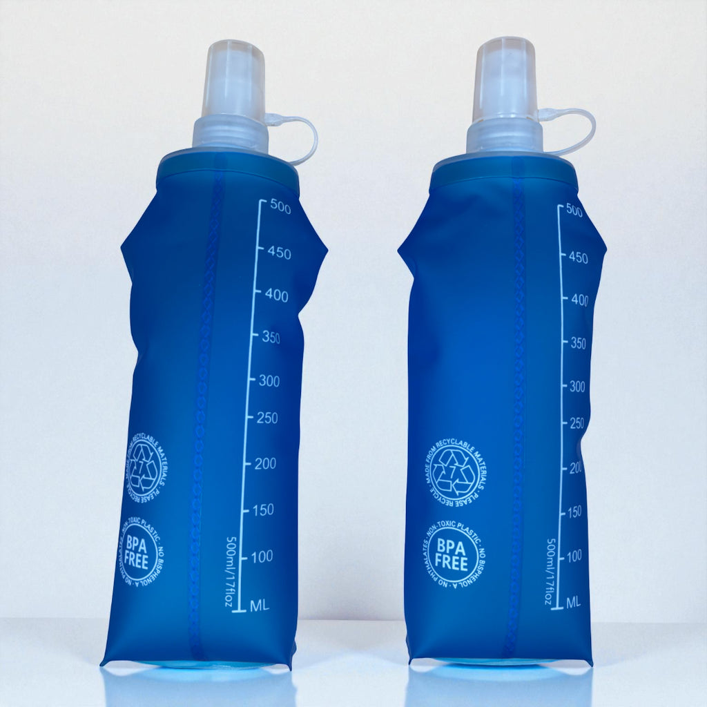 To Sprinta Soft Flask 500 ml i blå med måleindikator og BPA-fri mærkning – fleksible og lette drikkeflasker til løb og træning, fremstillet i genanvendeligt materiale og nemme at bruge på farten
